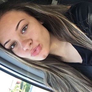 Meet your Posher, Elena